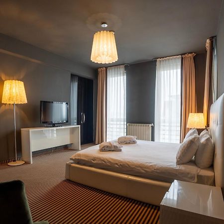 Alex&George Boutique Hotel Kluż-Napoka Zewnętrze zdjęcie