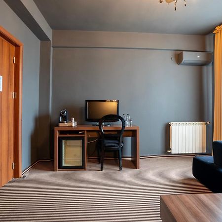 Alex&George Boutique Hotel Kluż-Napoka Zewnętrze zdjęcie