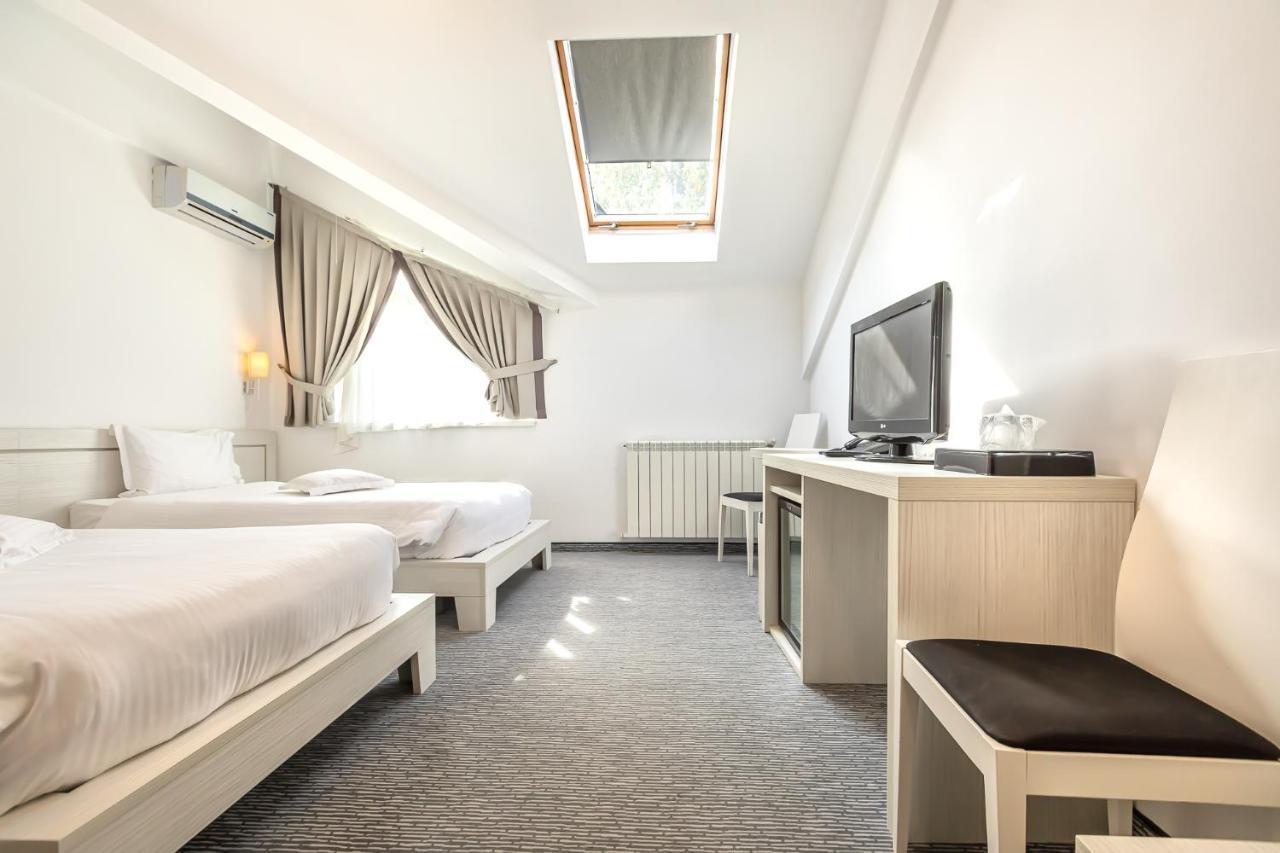 Alex&George Boutique Hotel Kluż-Napoka Zewnętrze zdjęcie