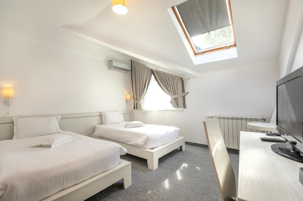 Alex&George Boutique Hotel Kluż-Napoka Zewnętrze zdjęcie