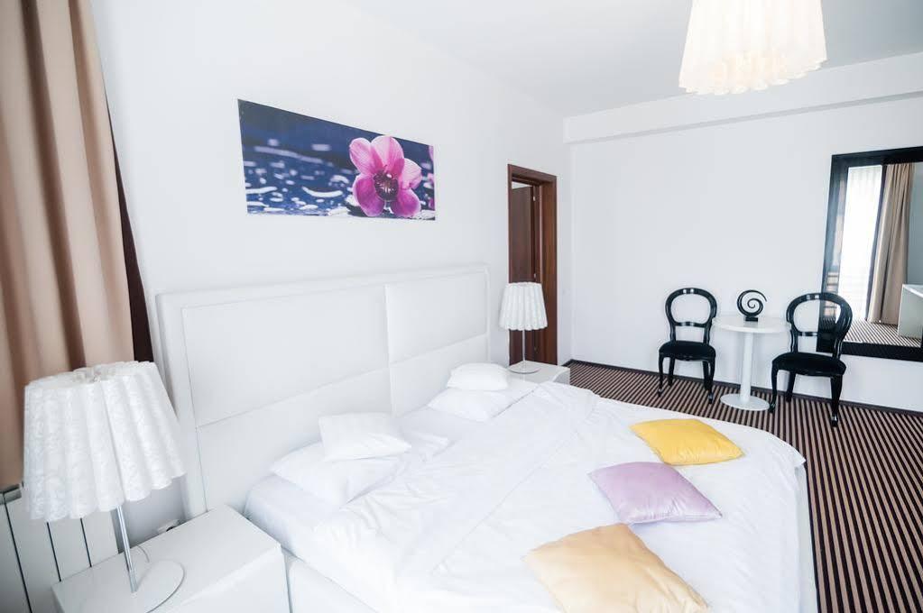 Alex&George Boutique Hotel Kluż-Napoka Zewnętrze zdjęcie