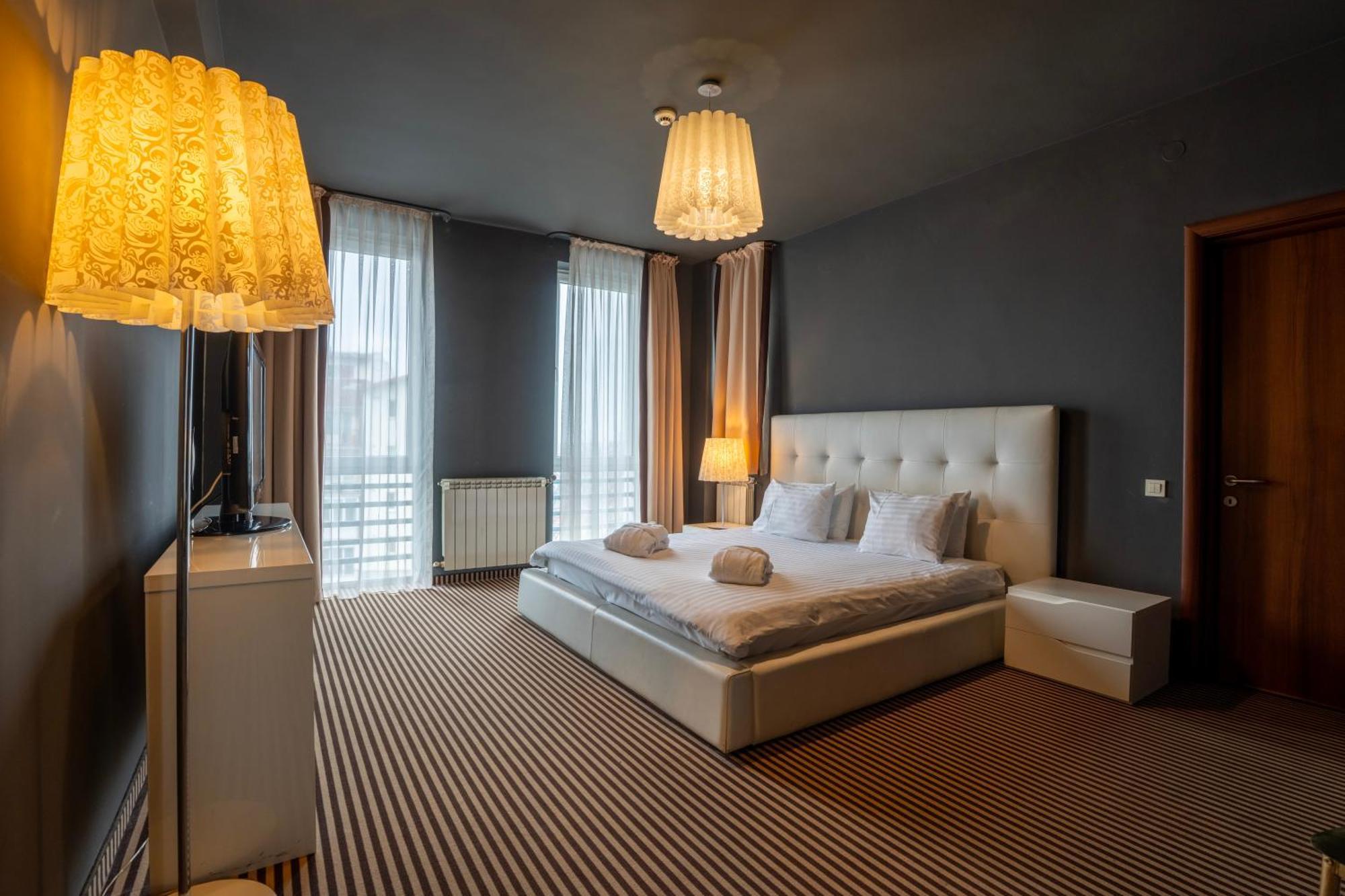 Alex&George Boutique Hotel Kluż-Napoka Zewnętrze zdjęcie