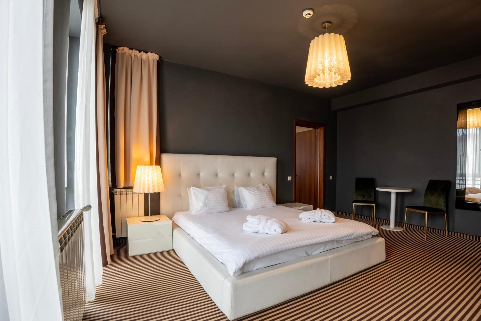 Alex&George Boutique Hotel Kluż-Napoka Zewnętrze zdjęcie