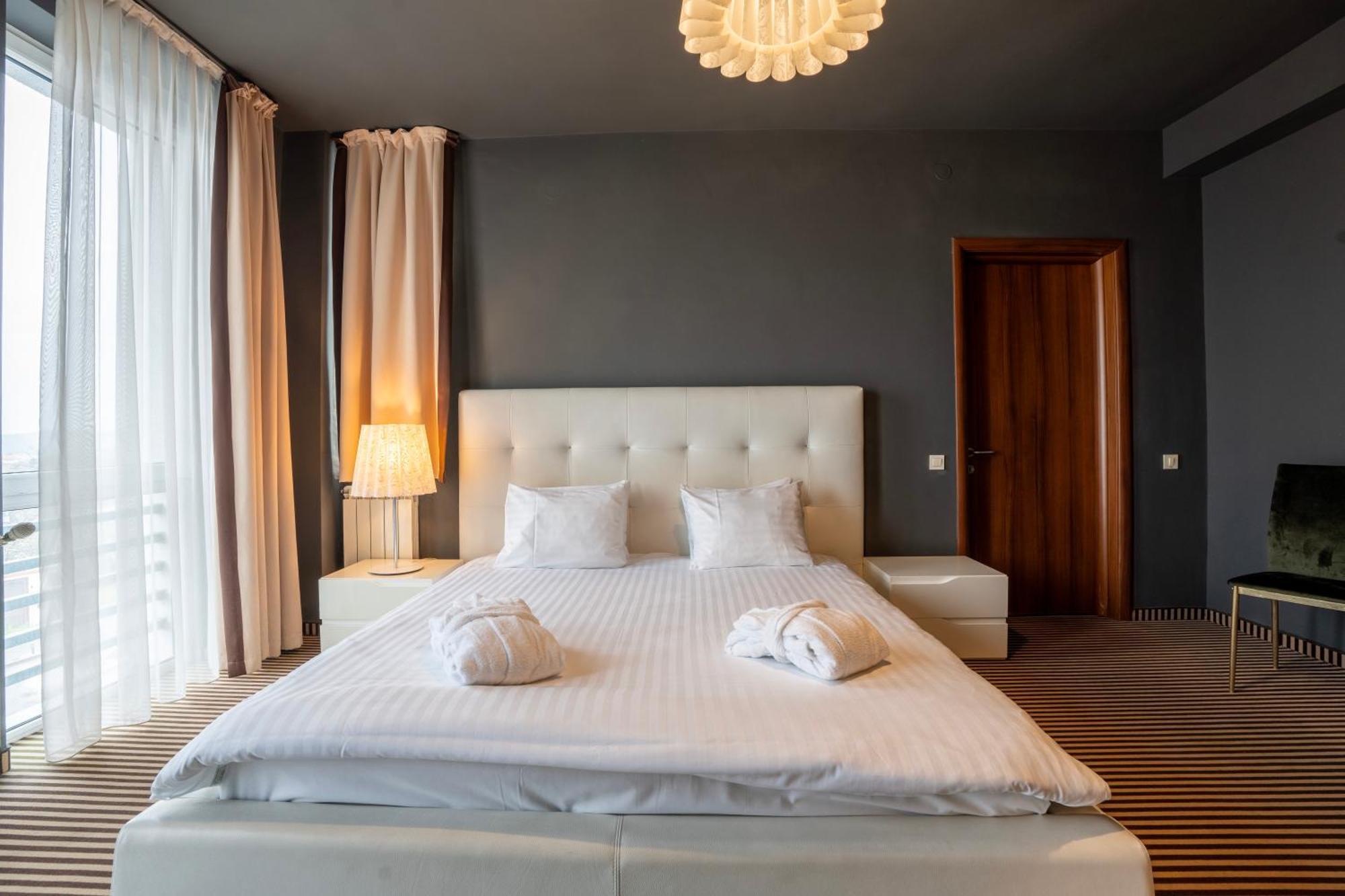 Alex&George Boutique Hotel Kluż-Napoka Zewnętrze zdjęcie
